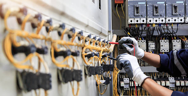 Professional Electrician technician working in Dalton Gardens, ID
